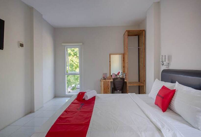 פנסיון Reddoorz Plus Syariah @ Raya Nginden 2