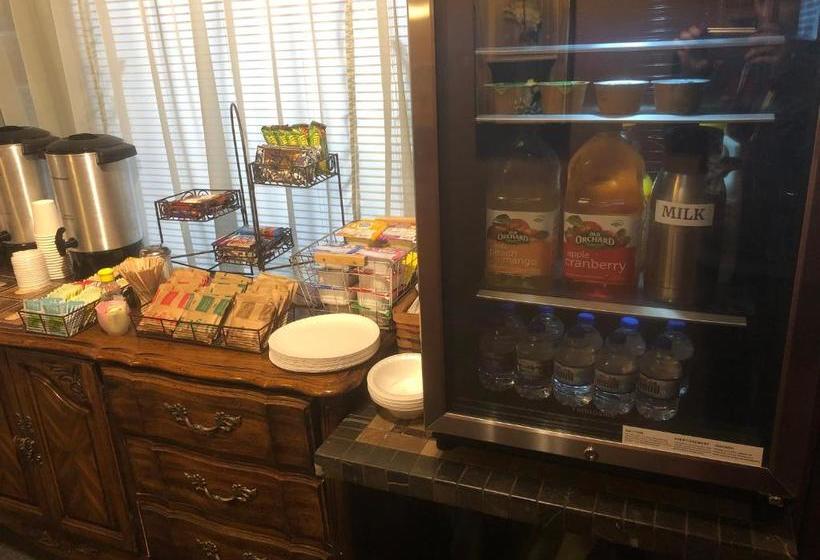 فندق صغير Hilltop Lodge And Cabins