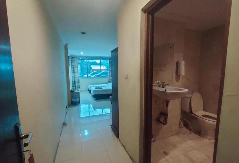 Hotel Syariah Taman Cibinong 2 By Fph