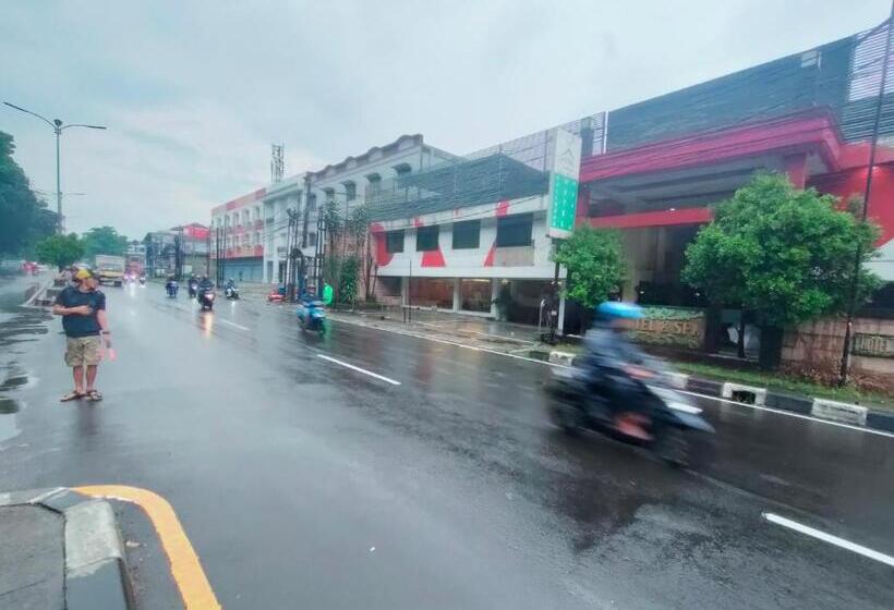 Hotel Syariah Taman Cibinong 2 By Fph