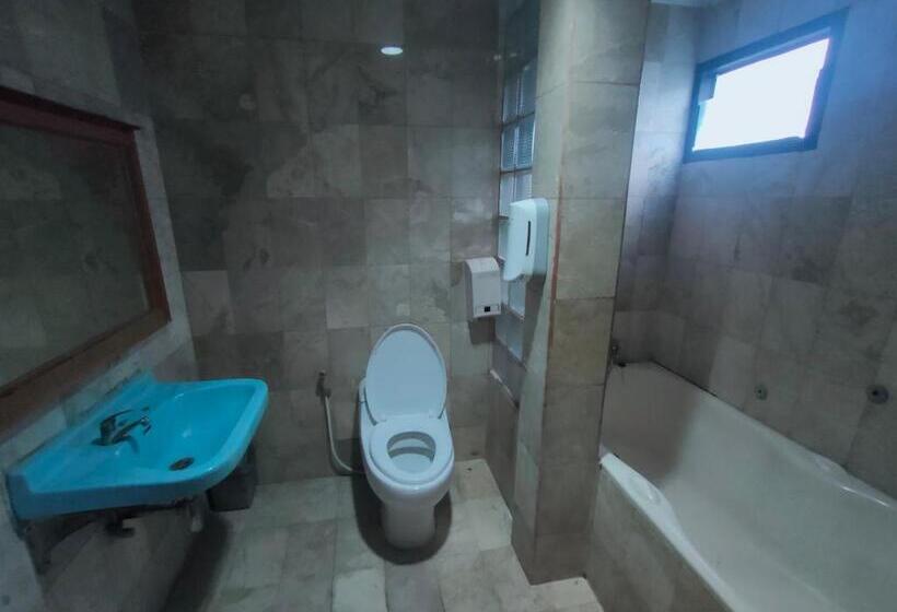 Hotel Syariah Taman Cibinong 2 By Fph