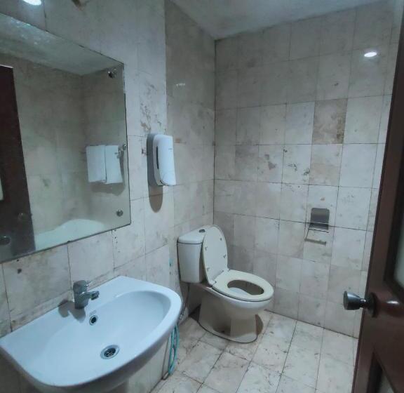 Hotel Syariah Taman Cibinong 2 By Fph