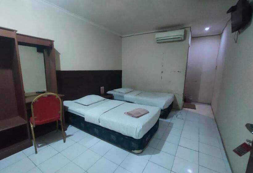 Hotel Syariah Taman Cibinong 2 By Fph