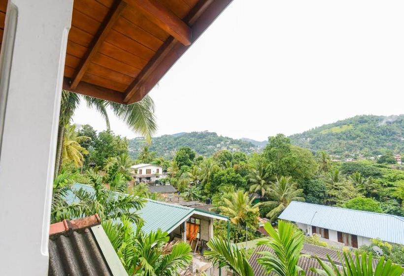 Otel Oyo 373 Grand Kandy Villa