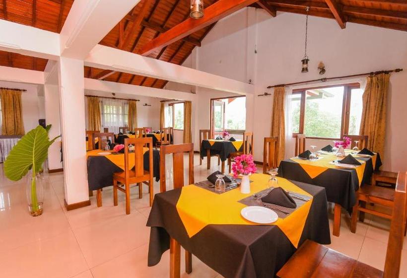 Otel Oyo 373 Grand Kandy Villa