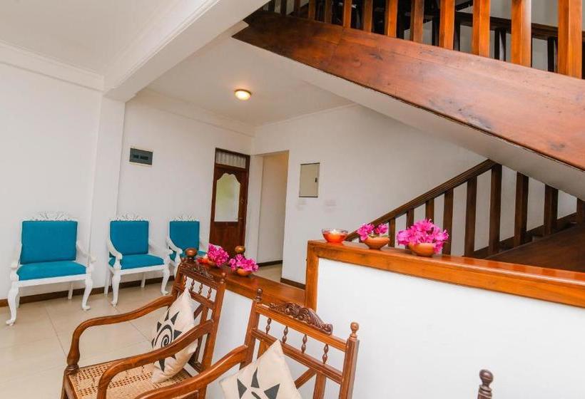 Otel Oyo 373 Grand Kandy Villa