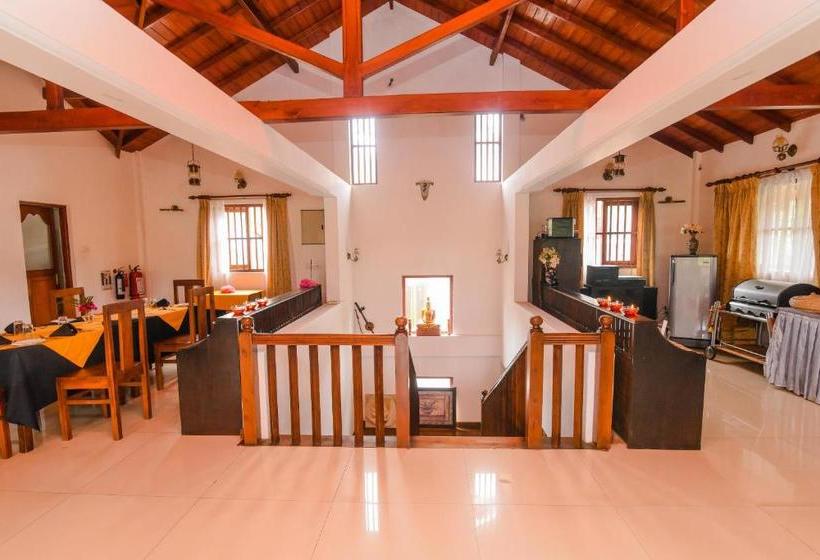 Otel Oyo 373 Grand Kandy Villa