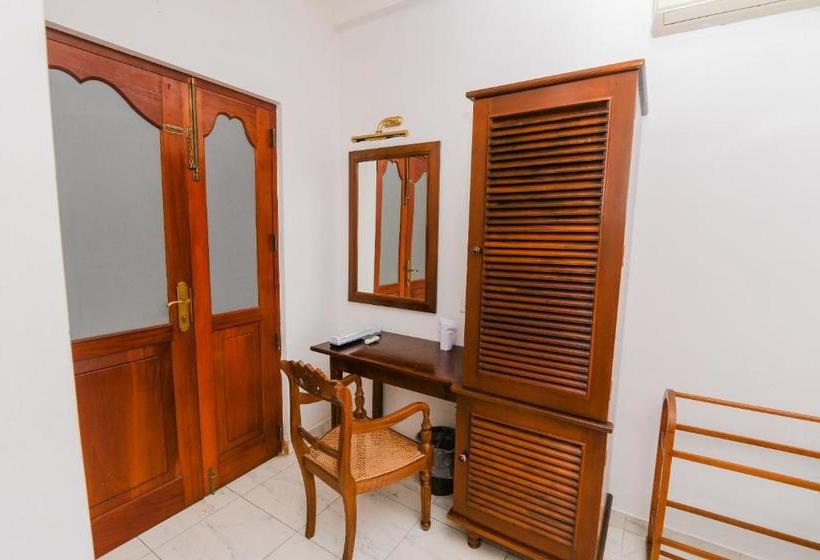 Otel Oyo 373 Grand Kandy Villa