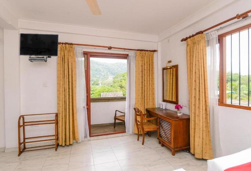 Otel Oyo 373 Grand Kandy Villa