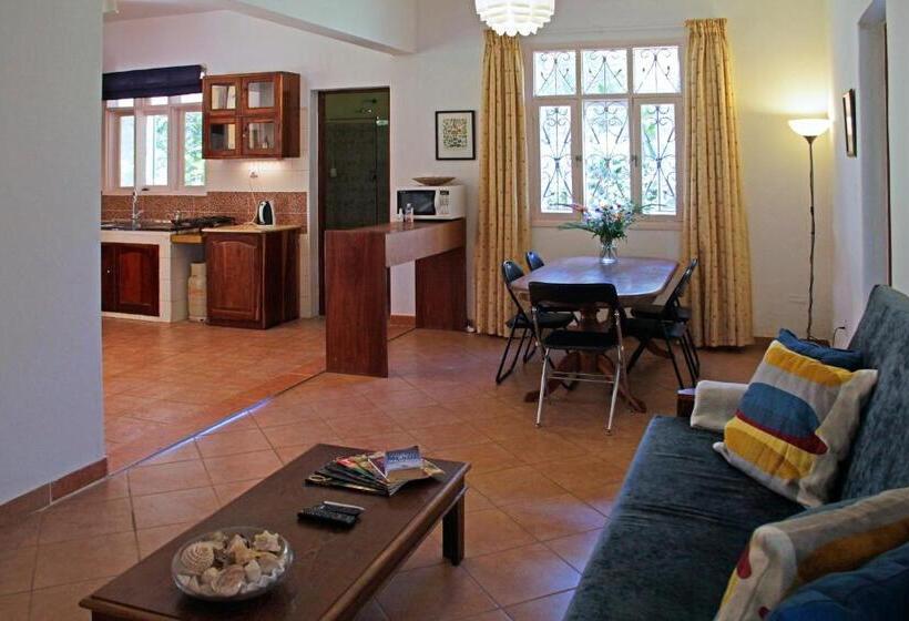 Пансион Ancha's Oasis