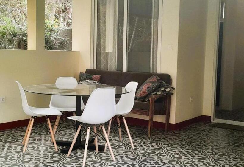 Пансион Ancha's Oasis