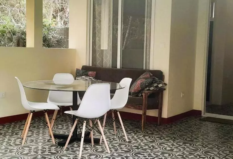 ペンション Ancha's Oasis