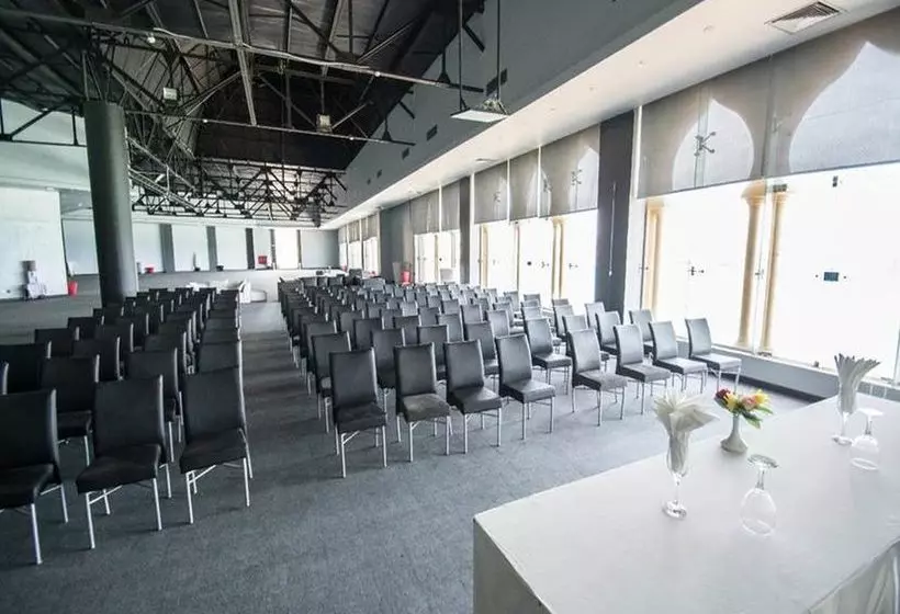 هتل Sunny Days Resort Spa & Aquapark