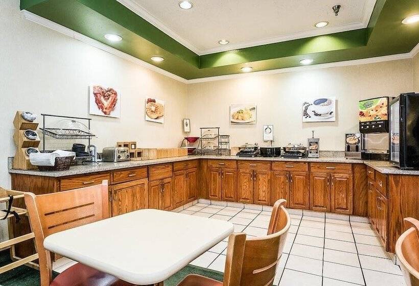 ホテル Comfort Inn Bettendorf   Quad Cities