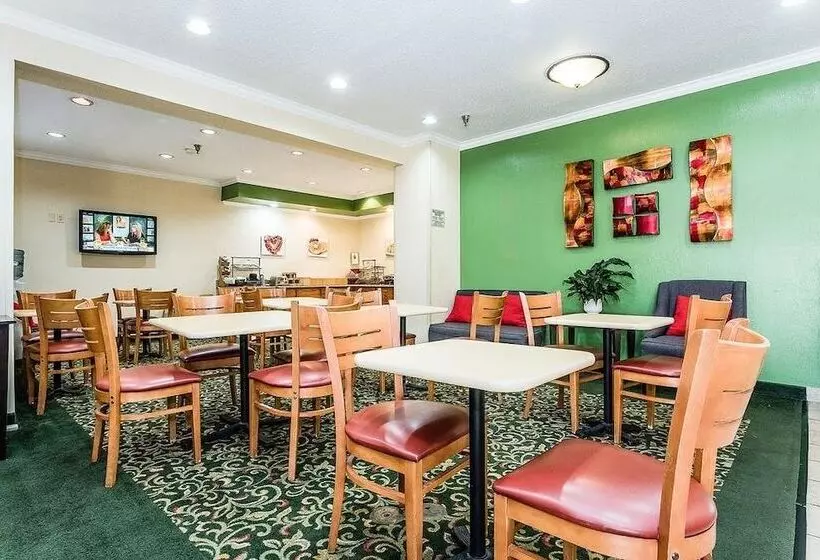 Отель Comfort Inn Bettendorf Quad Cities