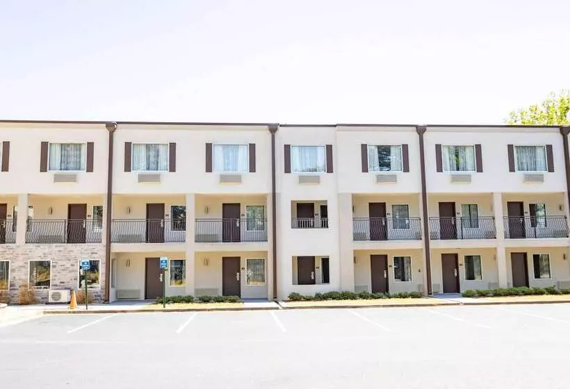 Отель Baymont By Wyndham College Park Atlanta Airport South