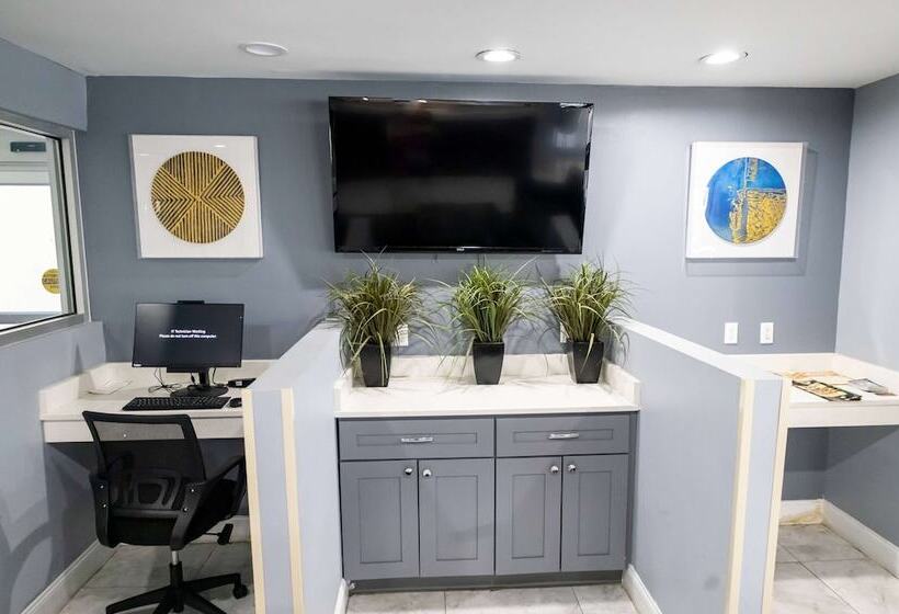 هتل Baymont By Wyndham College Park Atlanta Airport South