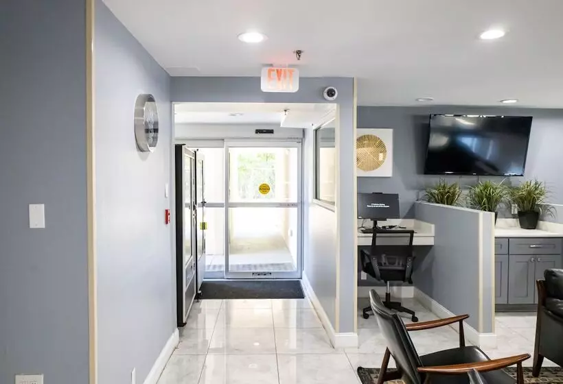 Отель Baymont By Wyndham College Park Atlanta Airport South