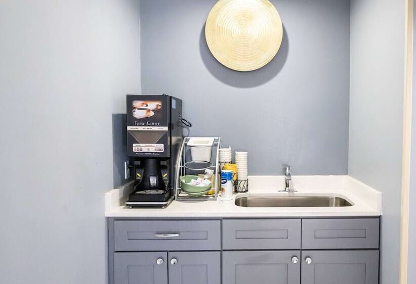 هتل Baymont By Wyndham College Park Atlanta Airport South