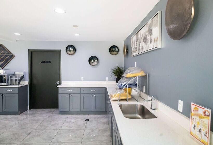 هتل Baymont By Wyndham College Park Atlanta Airport South