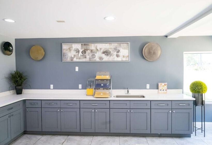 هتل Baymont By Wyndham College Park Atlanta Airport South