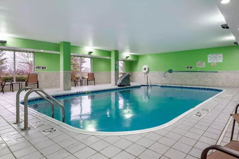 Отель Comfort Inn & Suites Liverpool   Syracuse