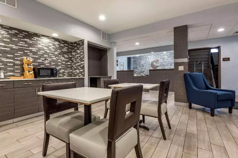 Отель Comfort Inn & Suites Liverpool   Syracuse