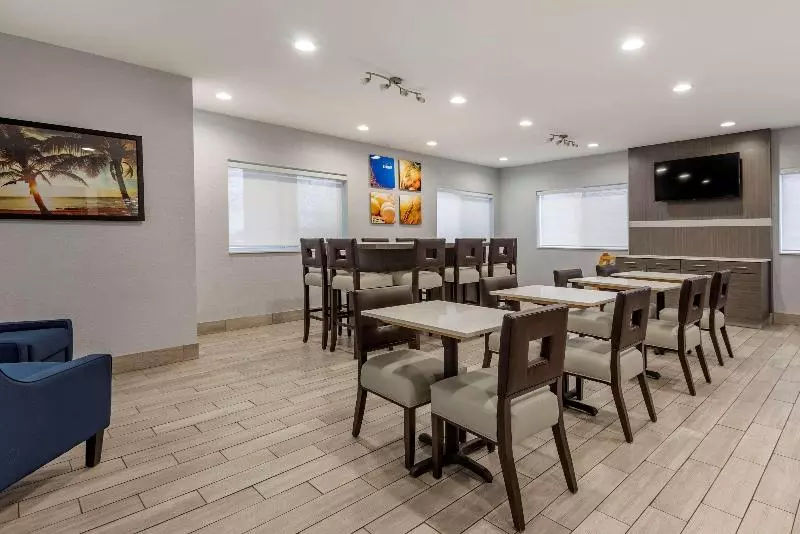 Отель Comfort Inn & Suites Liverpool   Syracuse