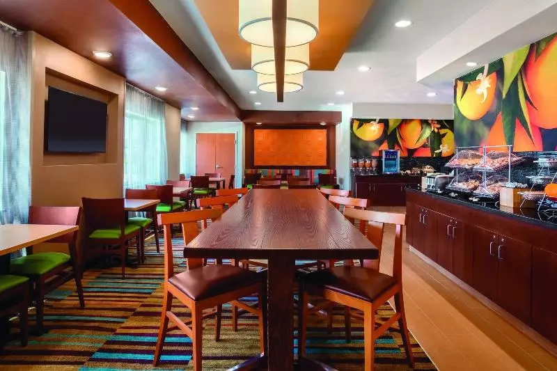 호텔 Comfort Inn & Suites