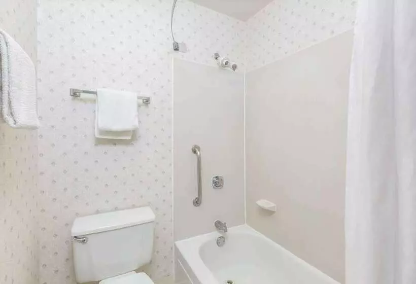 酒店 Days Inn By Wyndham West Des Moines   Clive