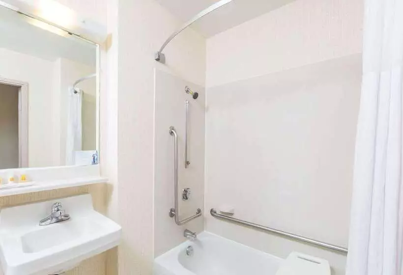 酒店 Days Inn By Wyndham West Des Moines   Clive