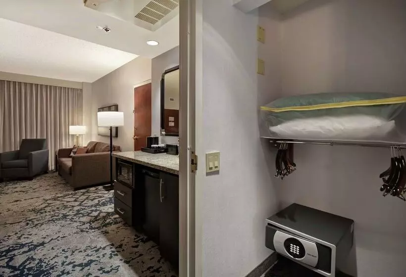 ホテル Embassy Suites Charleston