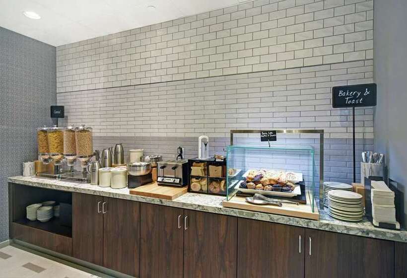 هتل Embassy Suites Charleston