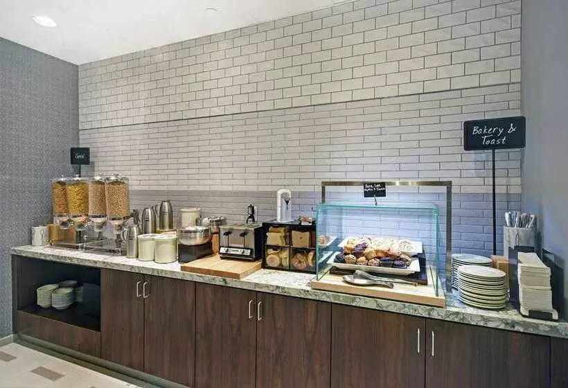 ホテル Embassy Suites Charleston