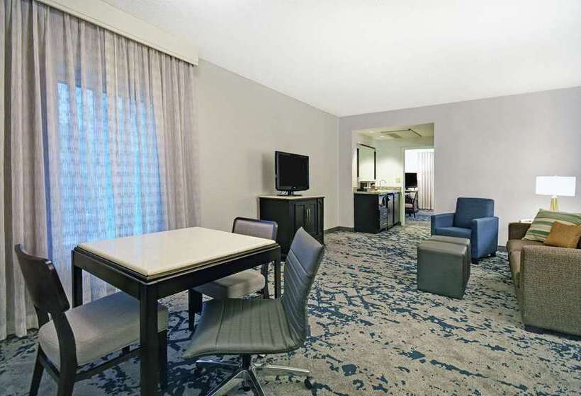 هتل Embassy Suites Charleston