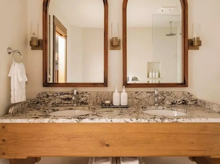 ホテル Enzian Inn