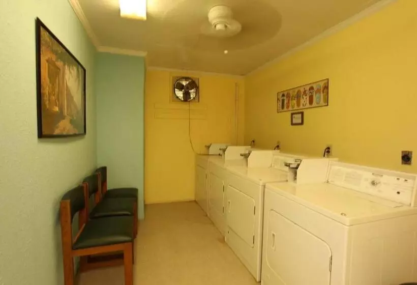 호텔 Executive Keys Condominiums On The Beach