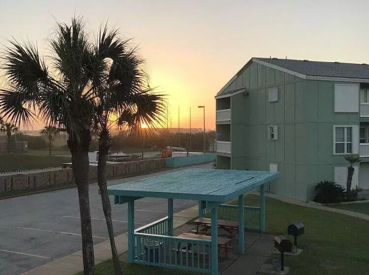 호텔 Executive Keys Condominiums On The Beach