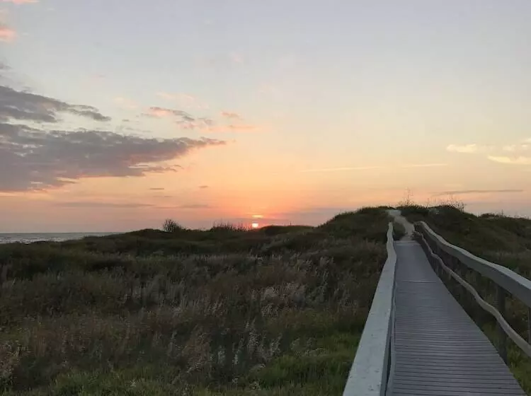 호텔 Executive Keys Condominiums On The Beach