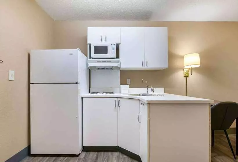 호텔 Extended Stay America Suites  Kansas City  Overland Park  Quivira Rd