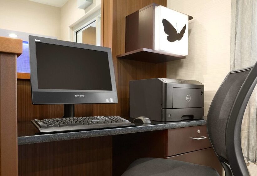 هتل Dubuque Inn & Suites