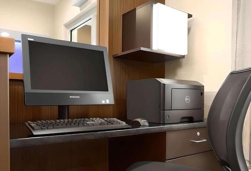 هتل Dubuque Inn & Suites