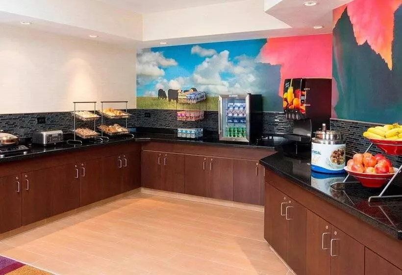 Отель Fairfield Inn & Suites Cheyenne