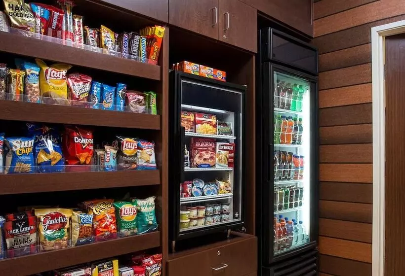 Отель Fairfield Inn & Suites Cheyenne