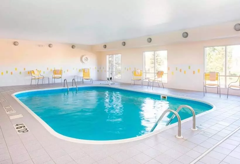 Отель Fairfield Inn & Suites Cheyenne