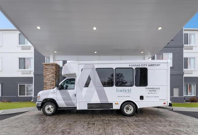 בית מלון כפרי Fairfield Inn & Suites Kansas City Airport