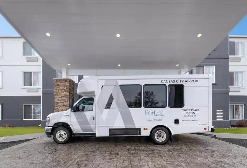 هتل Fairfield Inn & Suites Kansas City Airport