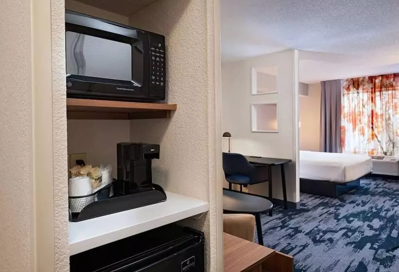 هتل Fairfield Inn & Suites Kansas City Airport