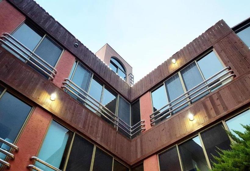 I M Okay Guesthouse  Hostel