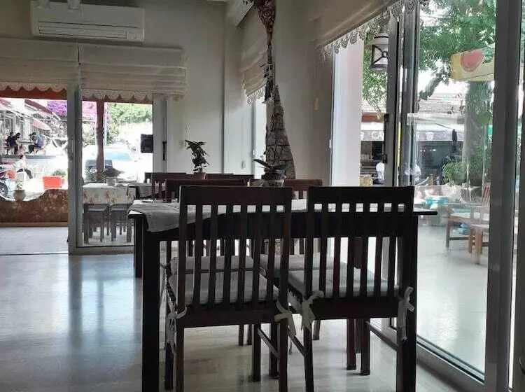 Ayhan Otel
